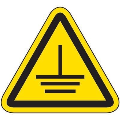 Vâng, nó an toàn. Ngón tay, Tua vít, Thước kim loại, Nước, Sương mù, v.v. có thể được đưa vào đường ray mà không gây nguy hiểm.